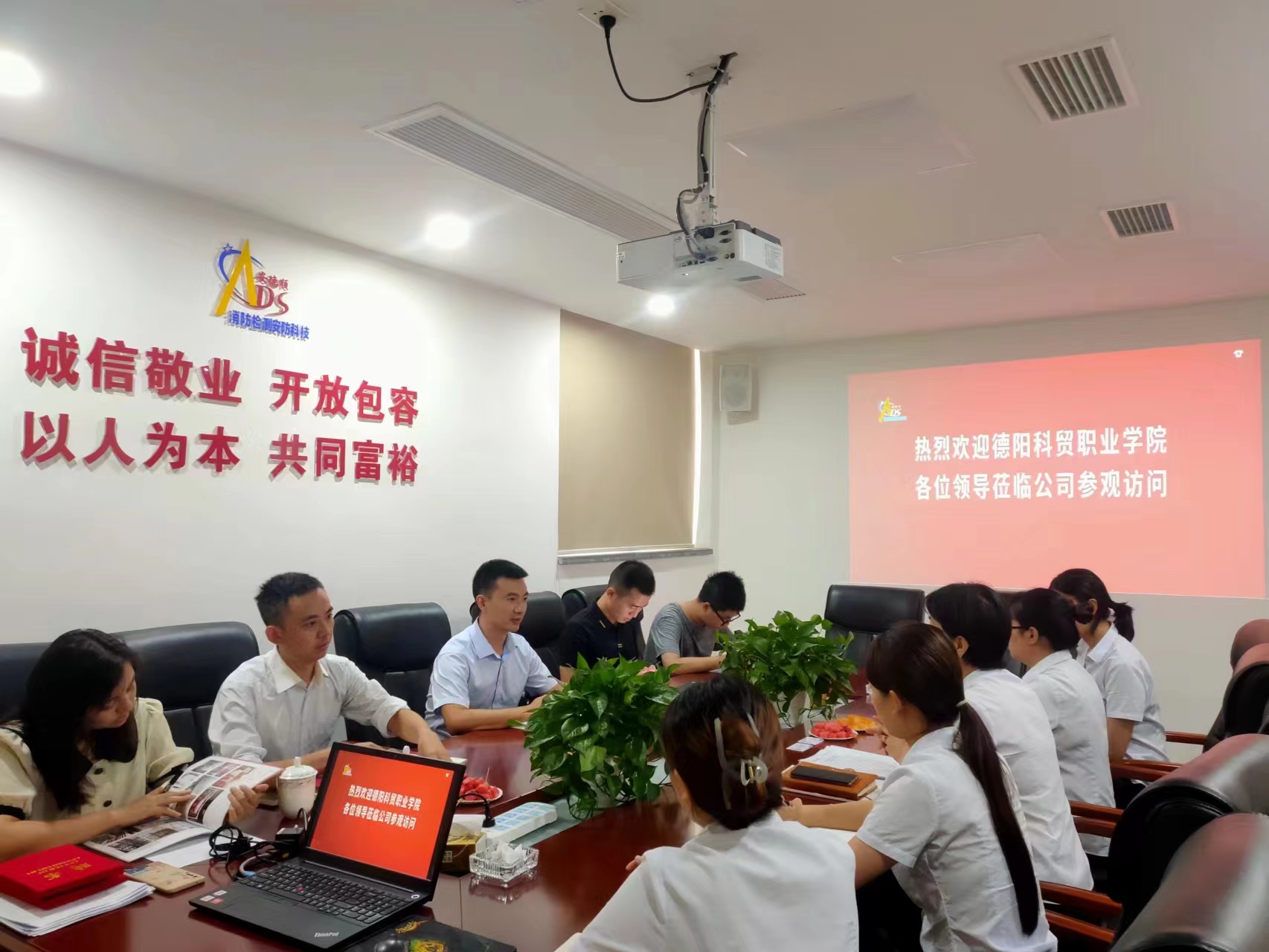 校企深度合作  共谋发展新篇章